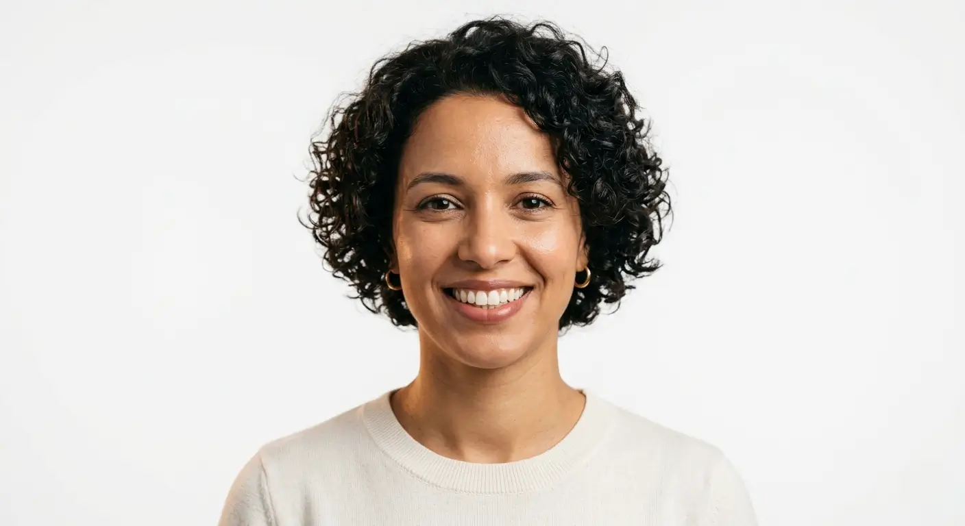 Patiente souriante au Cabinet Dentaire Docteur Sanaa Benjelloun, Casablanca